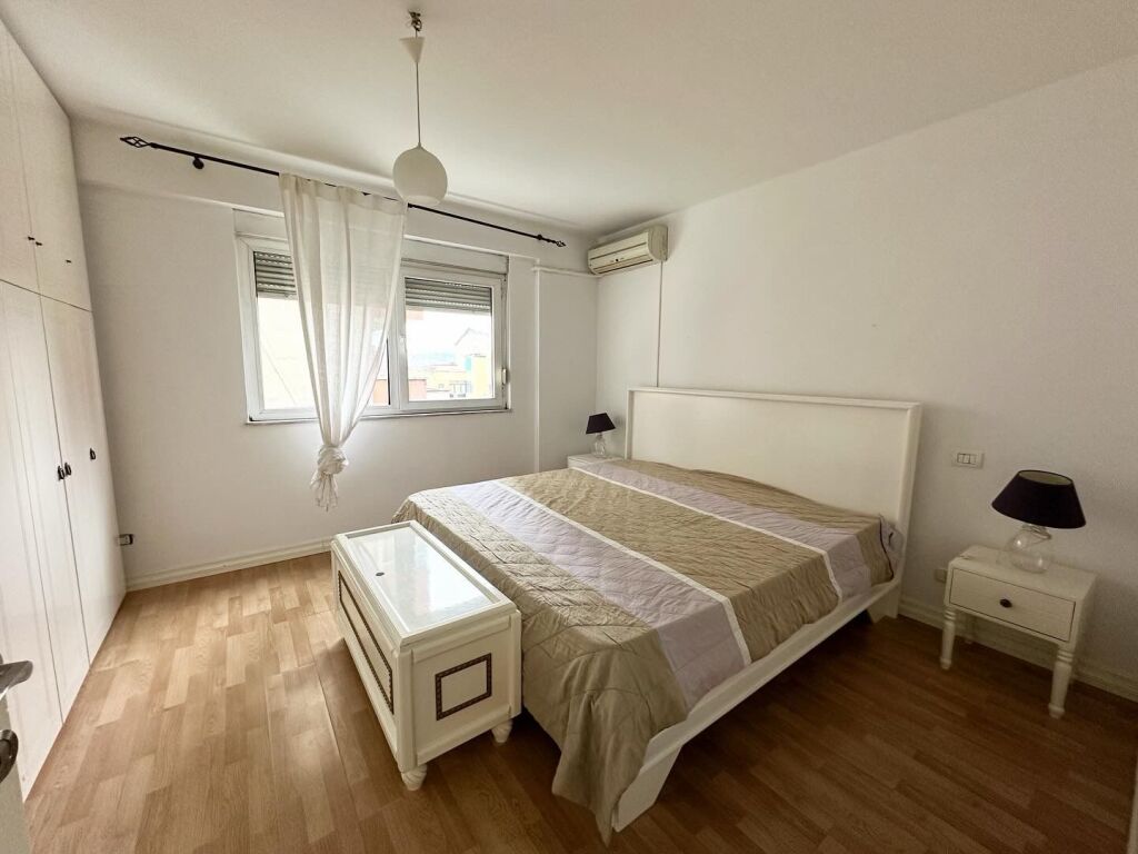 Jepet apartament 2+1+2 me qira tek Ish Ekspozita , Ekspozita , Rruga Myslym Shyri .