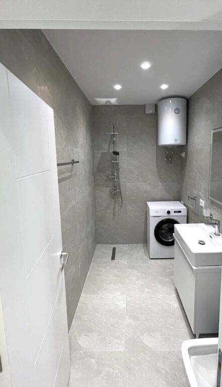 shitet apartament 2+1, ne rrugen myslym shyri
