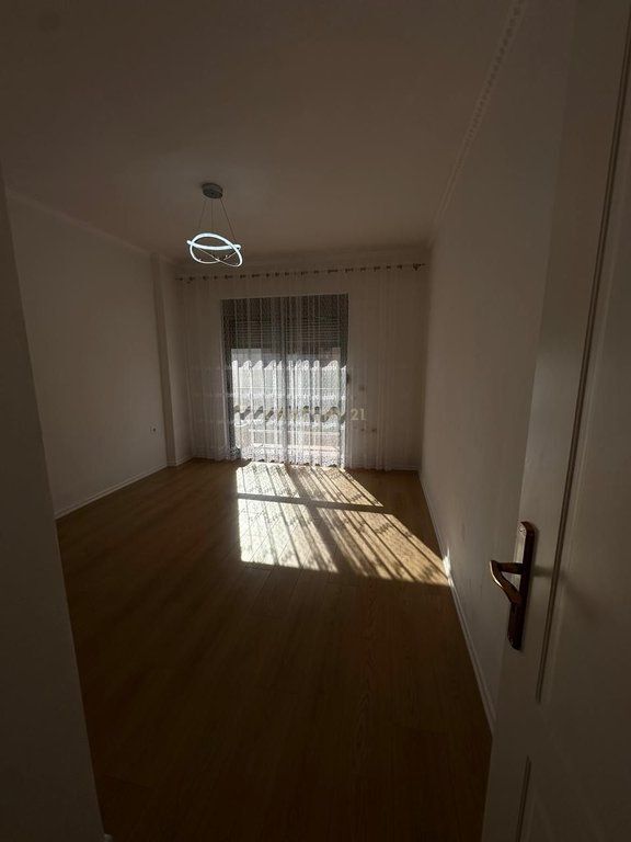 Apartament 2+1 per shitje ne zonen e Freskut