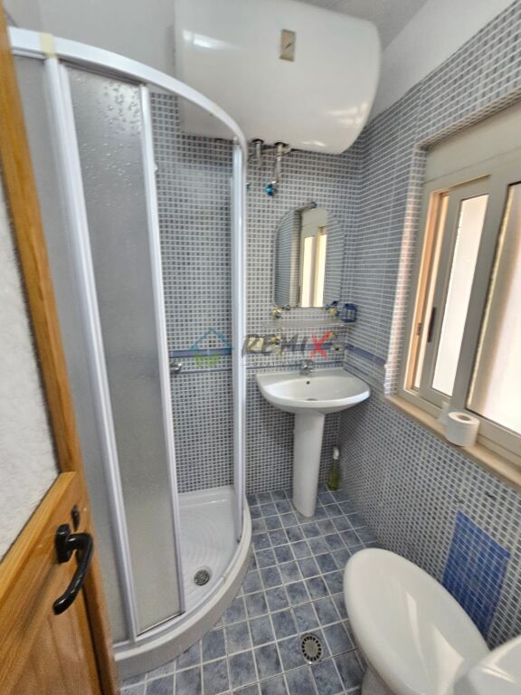 🏡 **JEPET ME QIRA APARTAMENT 2+1+2 – ISH FABRIKA E BUKËS, DURRËS**