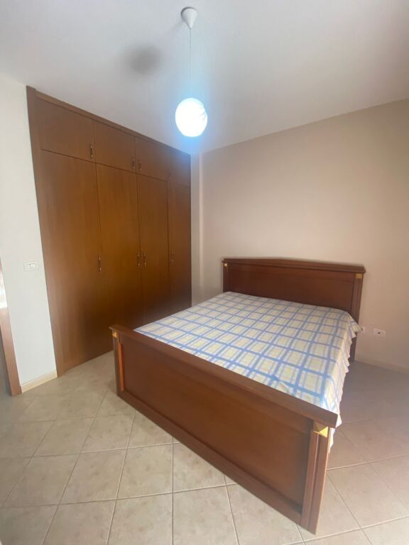 🏡 Jepet me qera kati i parë i një vile 3-katëshe, 1+1  📍Astir, Rruga Loni Grigori, pranë marketit Spring