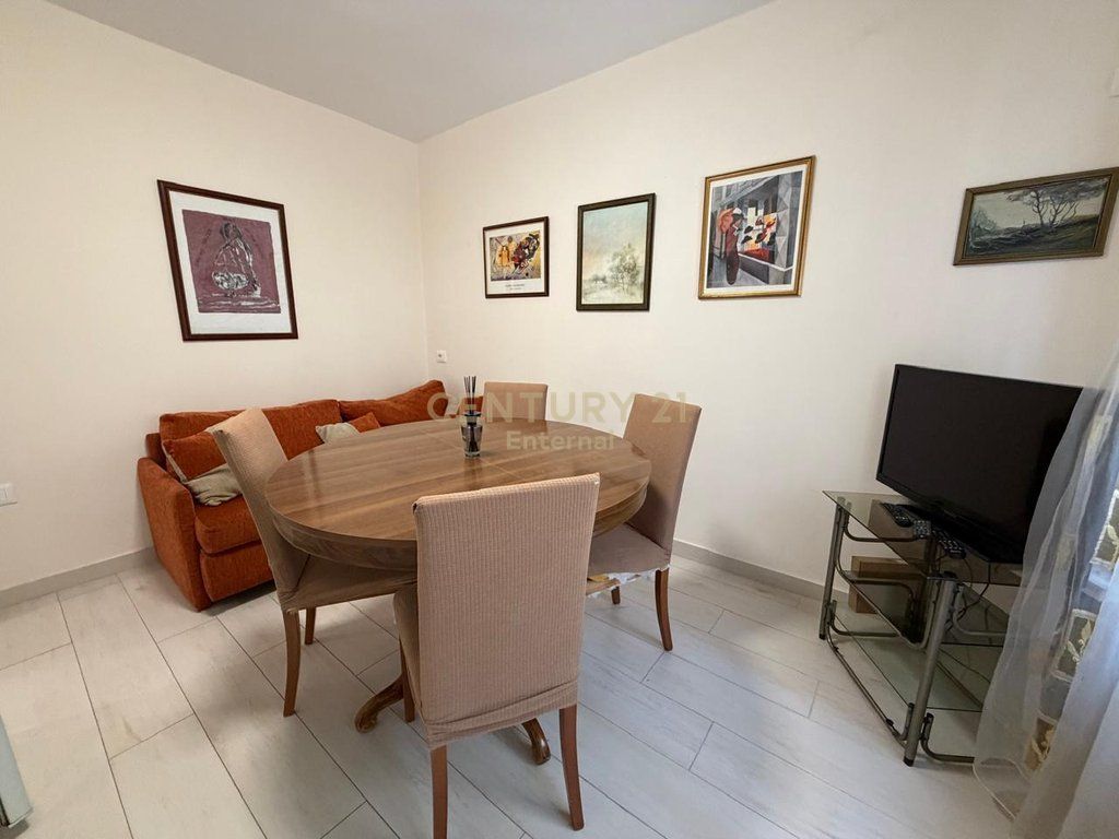 Apartament 2+1 me Qira – Rruga e Durrësit