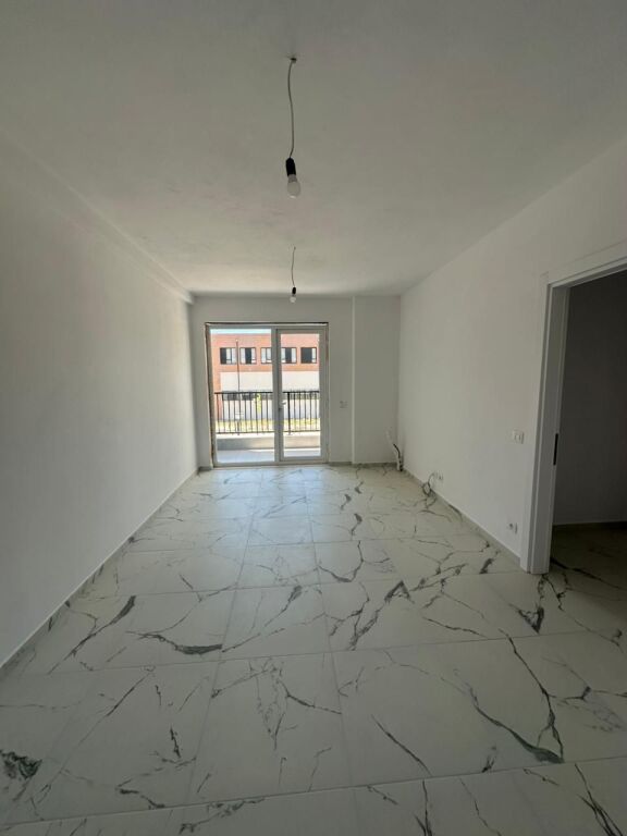Ufficio in affitto dato Univers City, di fronte alla scuola!