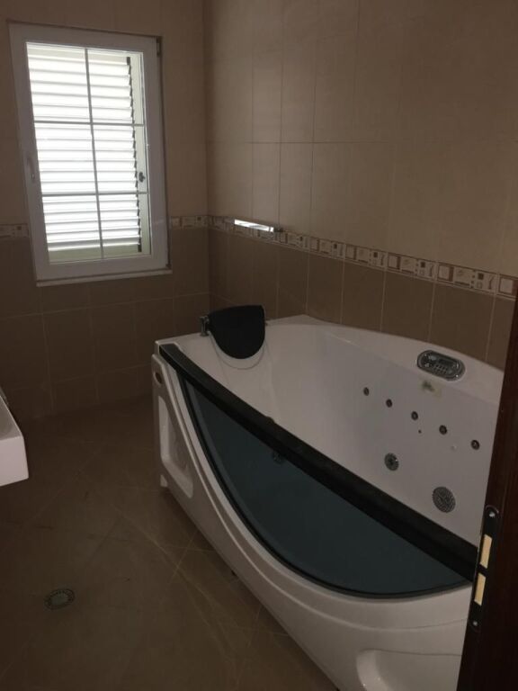 🏡 4-Storey Villa with Pool for Rent – Akacia Hills, near TEG
