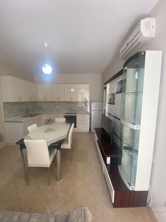 🏡 Jepet me qera kati i parë i një vile 3-katëshe, 1+1  📍Astir, Rruga Loni Grigori, pranë marketit Spring