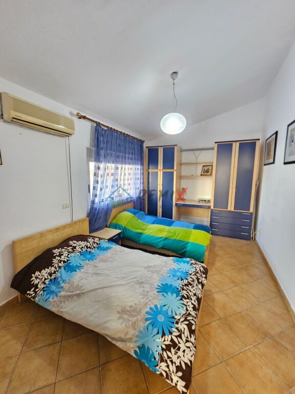 🏡 **JEPET ME QIRA APARTAMENT 2+1+2 – ISH FABRIKA E BUKËS, DURRËS**