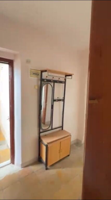 APPARTAMENTO 1+1 IN VENDITA – VICINO ALLA SCUOLA "24 MAGGIO", VLORË