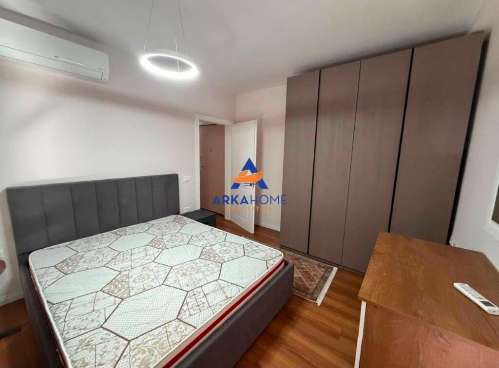 AFFITTASI APPARTAMENTO 2+1+BALCONE " IN VIA DELLE BARRICATE " 75000 LEK