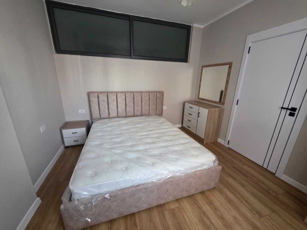 🏢Via 5 Maji, dopo Concord Center, si affitta appartamento 2+1, arredato, 60.000 Leke (Lordo)  