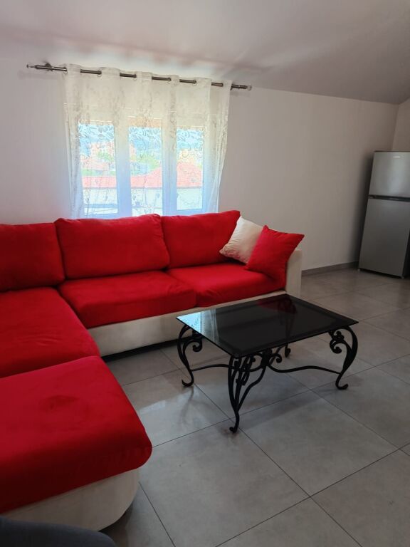 Affitto | Apartament 2 + 1 | Yzberisht | 400 €/mese