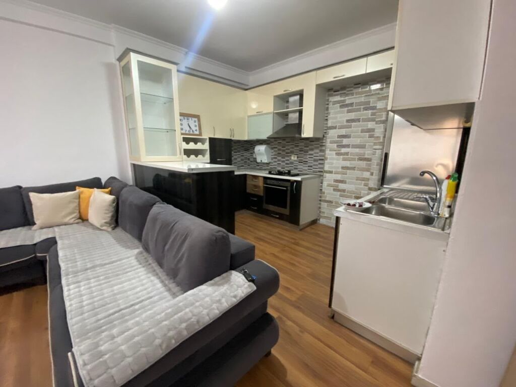 Apartament 2+1 per qera ne Astir !
