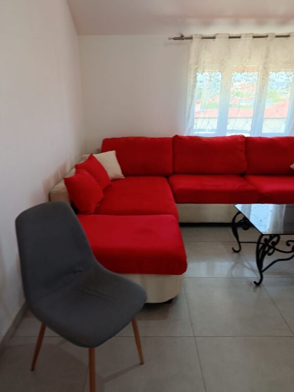 Affitto | Apartament 2 + 1 | Yzberisht | 400 €/mese