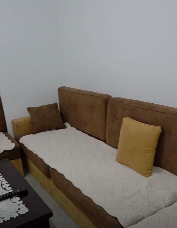 Jepet Me Qera Apartament 1+1+1 Ballkon