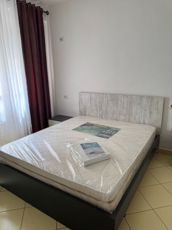 Jepet 1+1 me qira caza Italia