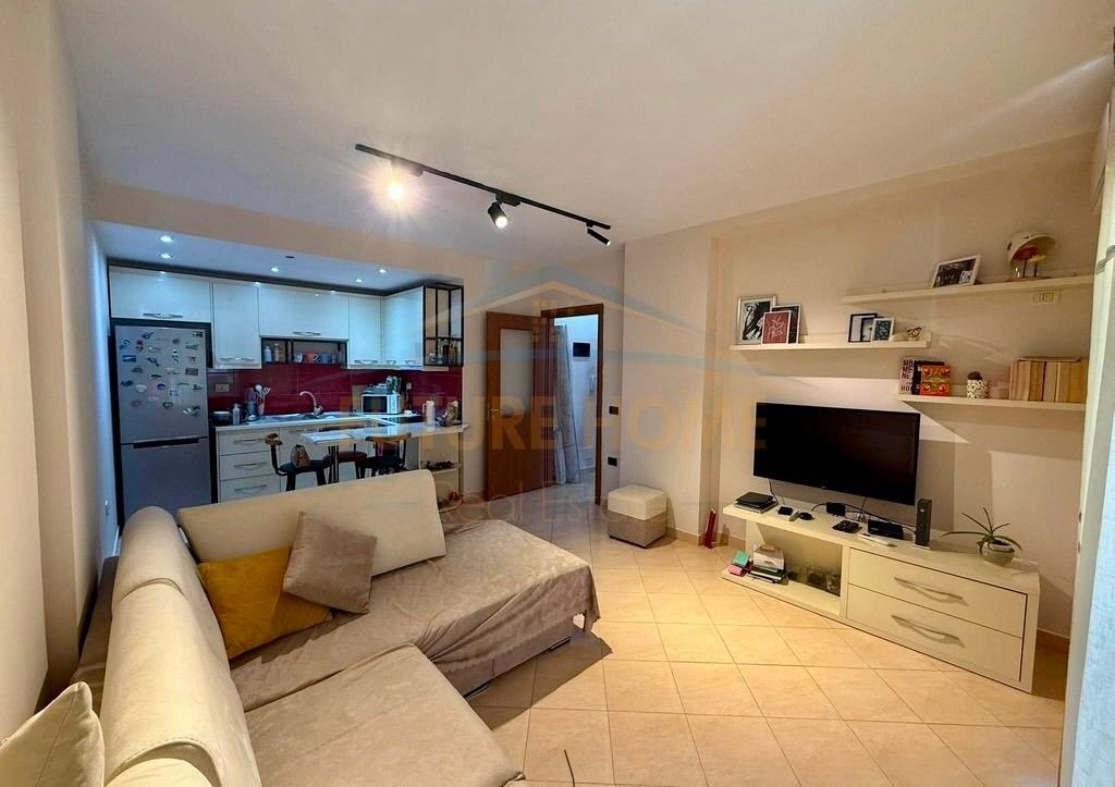 Shitet Apartament 1+1 + Post Parkimi | Unaza e Re, Tiranë