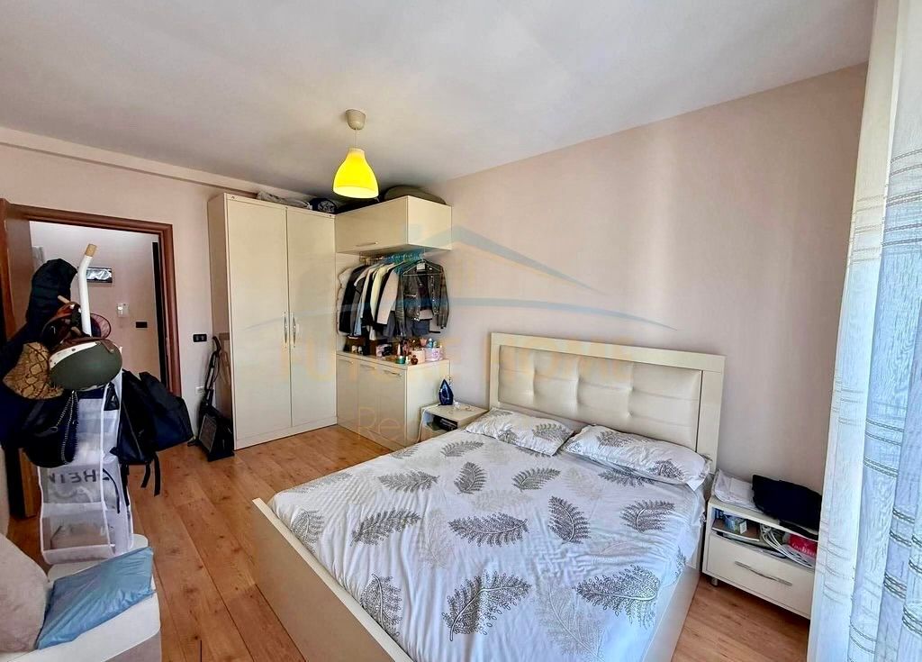 Shitet Apartament 1+1 + Post Parkimi | Unaza e Re, Tiranë