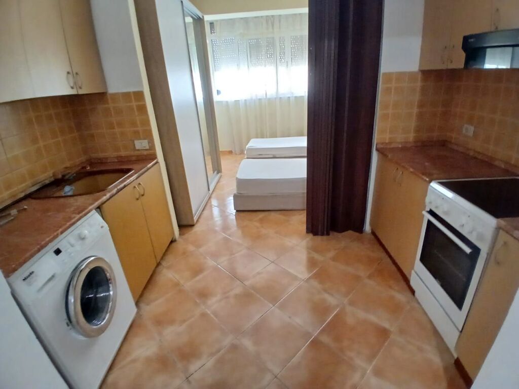 In Affitto Appartamento 1+1+1 Balcone