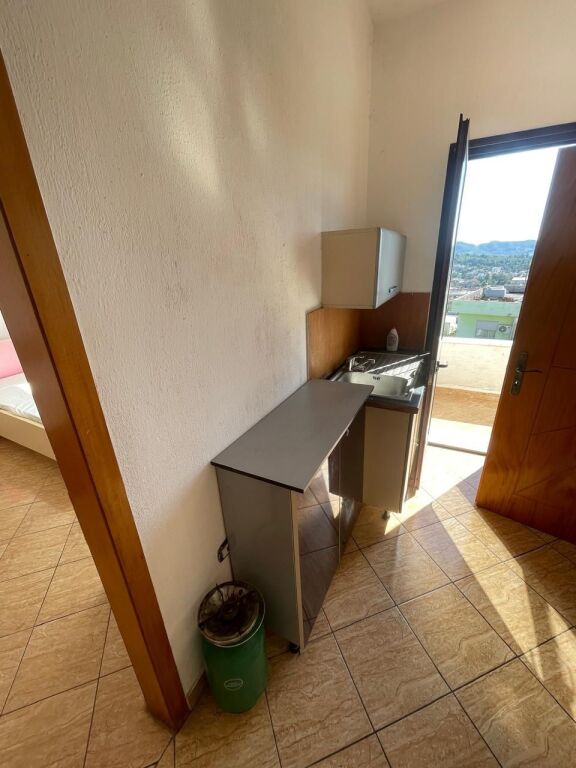 GARSIONERE 17000 LEKE.VILAT GJERMANE