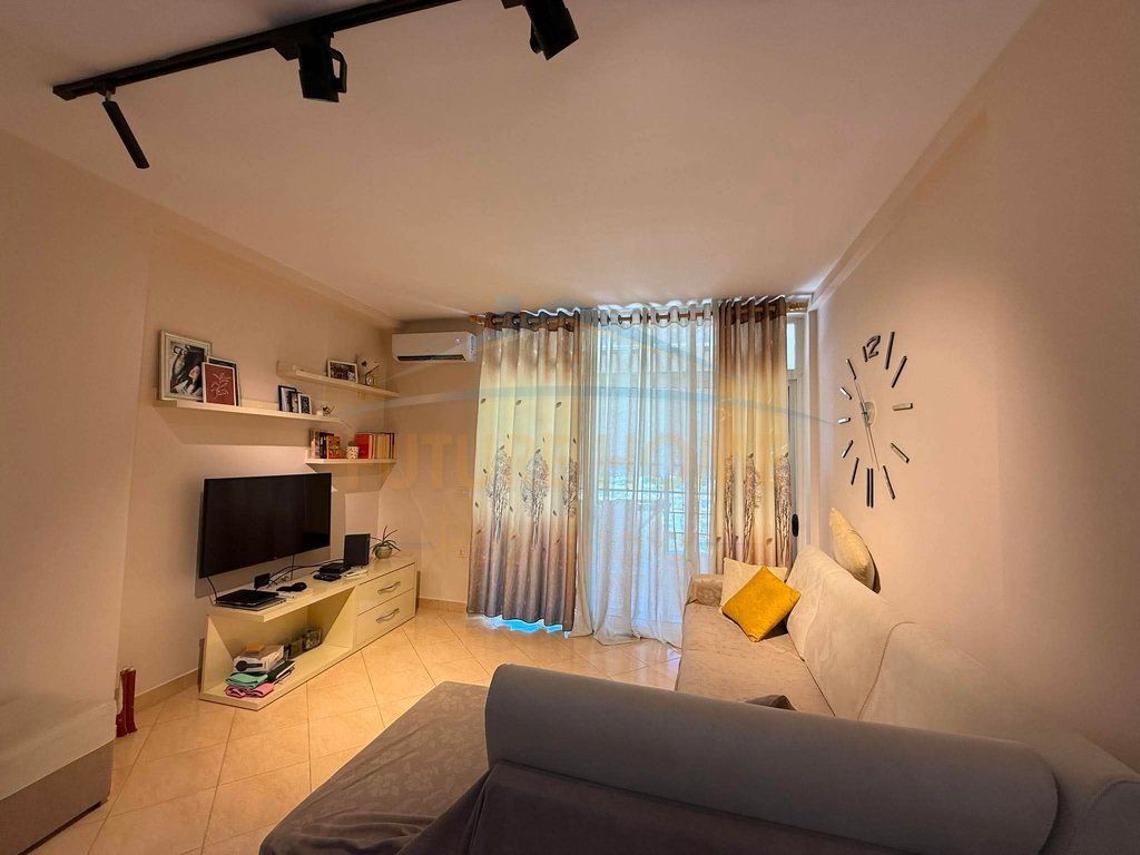 Shitet, Apartament 1+1+ Post Parkimi, Unaza e Re, Tirane