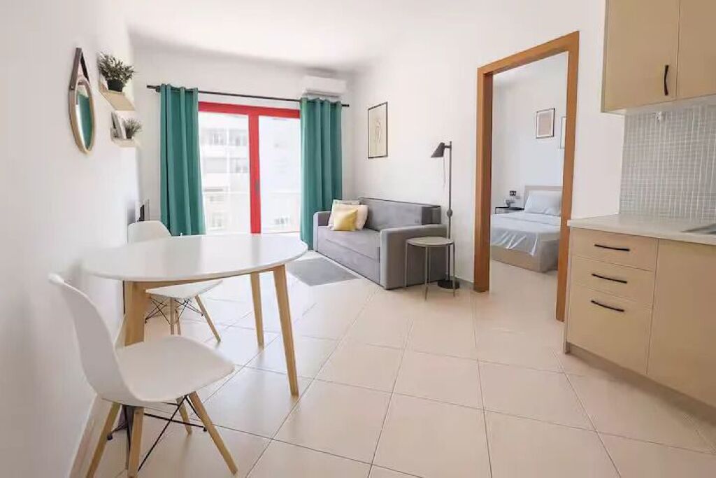 Durazzo, Via Pavaresia | 1+1 | 55 m² | 5 minuti dalla spiaggia | Completamente ristrutturato