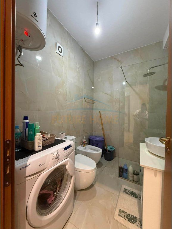 Shitet, Apartament 1+1+ Post Parkimi, Unaza e Re, Tirane