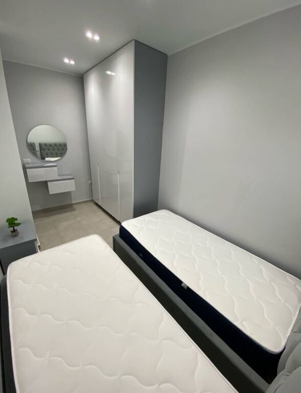 Appartamento in affitto a lungo termine Vlora, Centro città  +1y