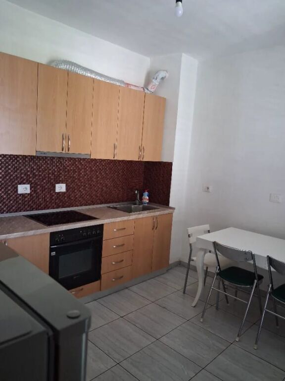 Jepet Me Qera Apartament 2+1+2 Tualete + 2 Ballkone