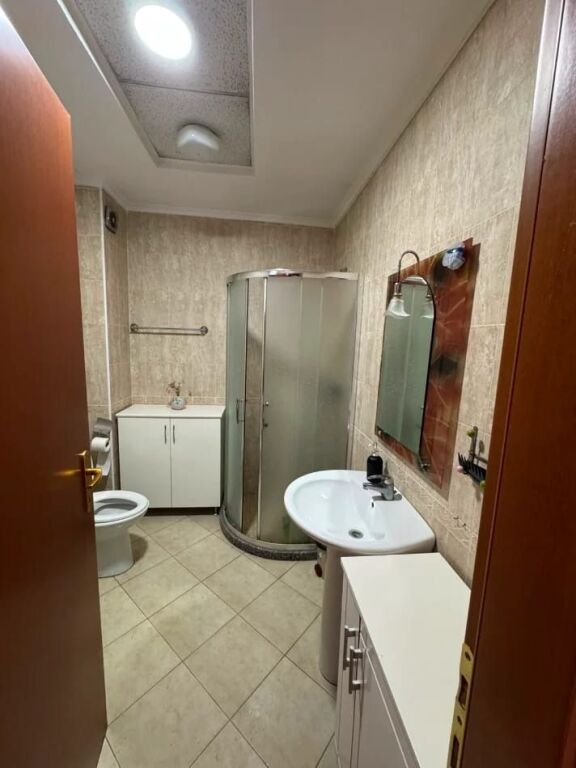 Jepet Me Qera Apartament 1+1+1 Ballkon