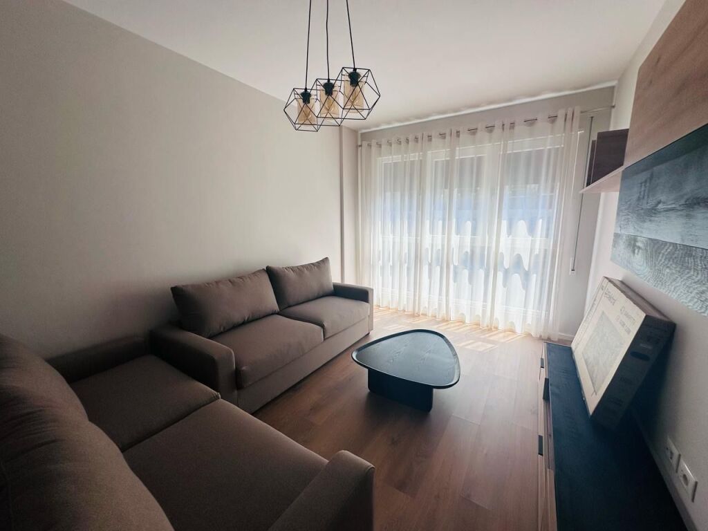 Affittasi Appartamento 2+1+1 Posto Auto + 1 Balcone