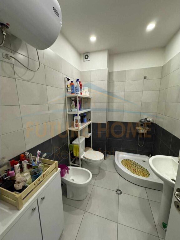 Shitet, Apartament 2+1+2, Unaza e Re.