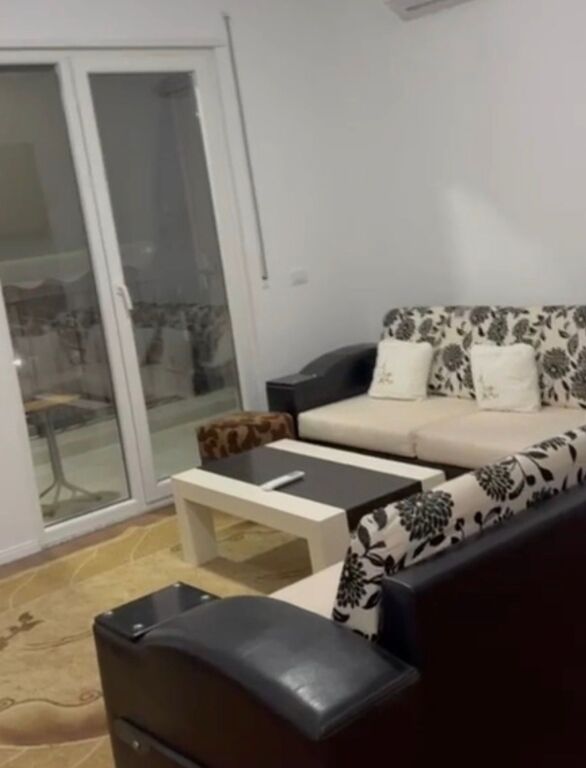 Jepet me qira apartament 2+1 në Kamëz!