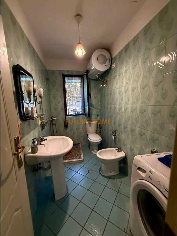 Shitet Apartament 3+1 | Ali Demi, Tiranë
