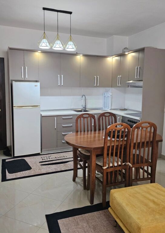 Jepet me qira apartament 1+1 në Astir!