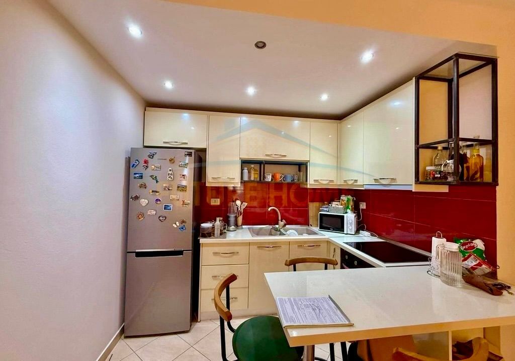 Shitet Apartament 1+1 + Post Parkimi | Unaza e Re, Tiranë