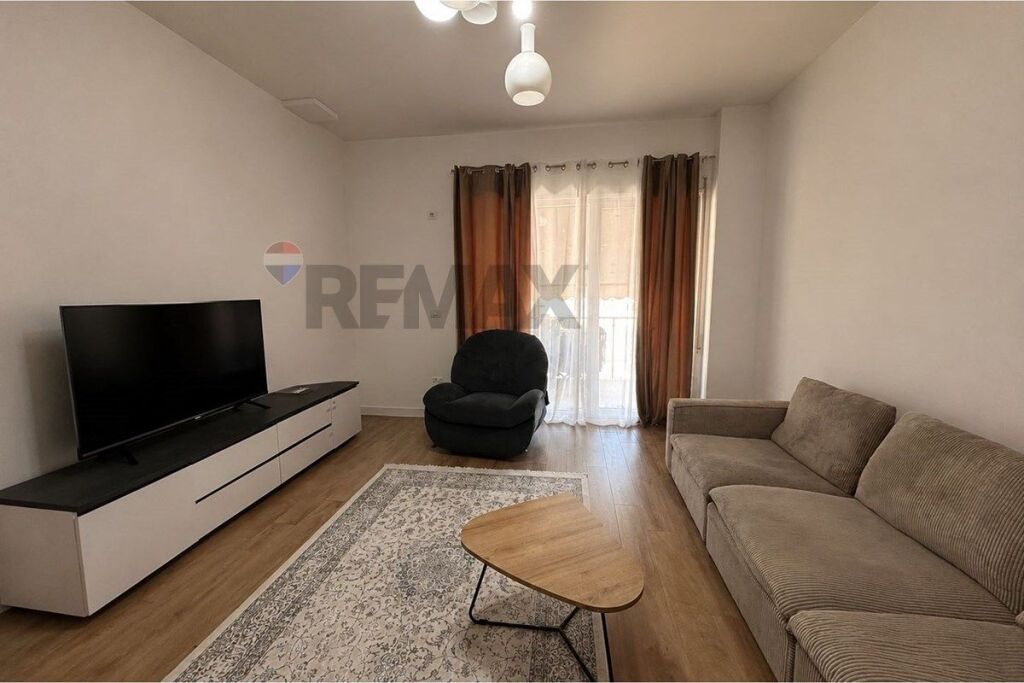 Shitet Apartament 2+1+2 - Laprakë, Blloku Gintash