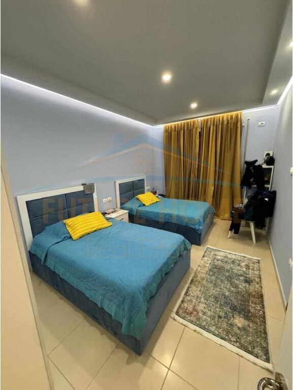 Shitet, Apartament 2+1+2, Unaza e Re.