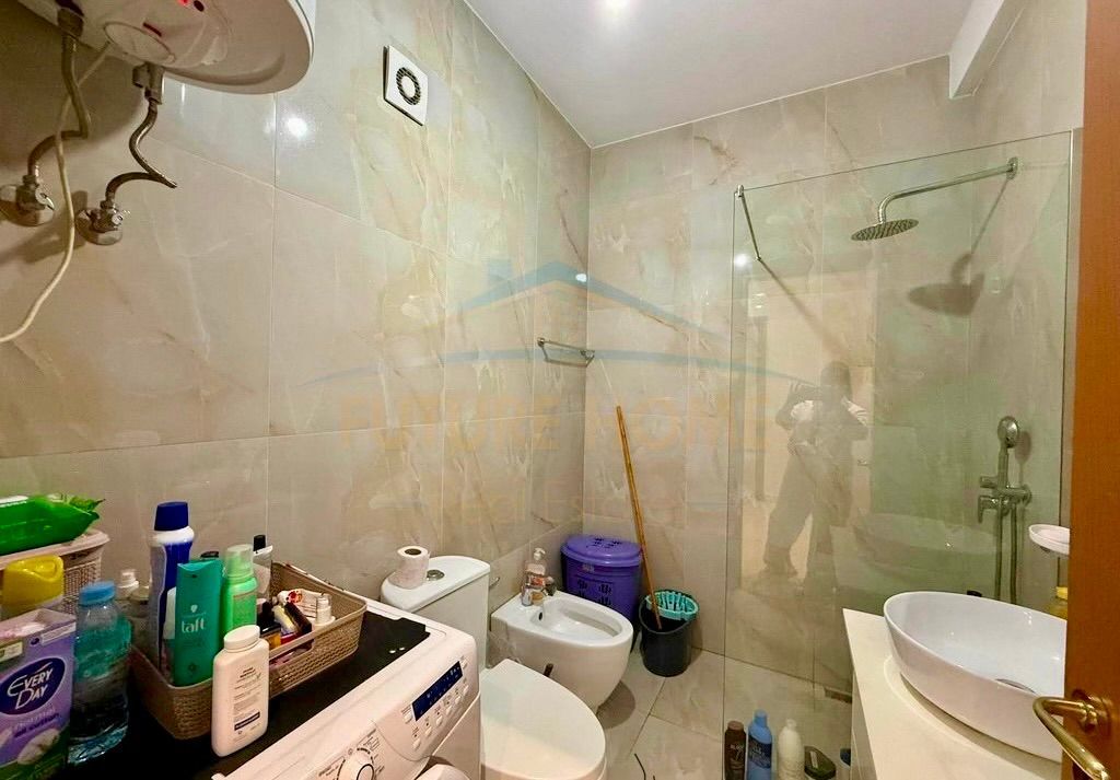 Shitet Apartament 1+1 + Post Parkimi | Unaza e Re, Tiranë