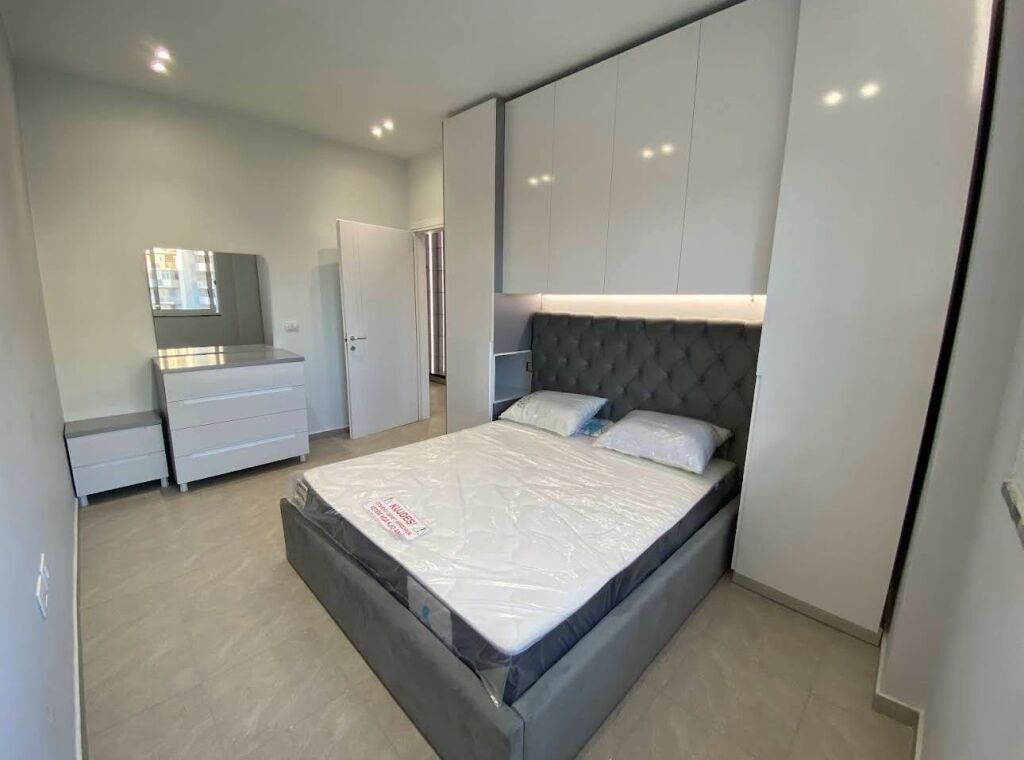 Appartamento in affitto a lungo termine Vlora, Centro città  +1y