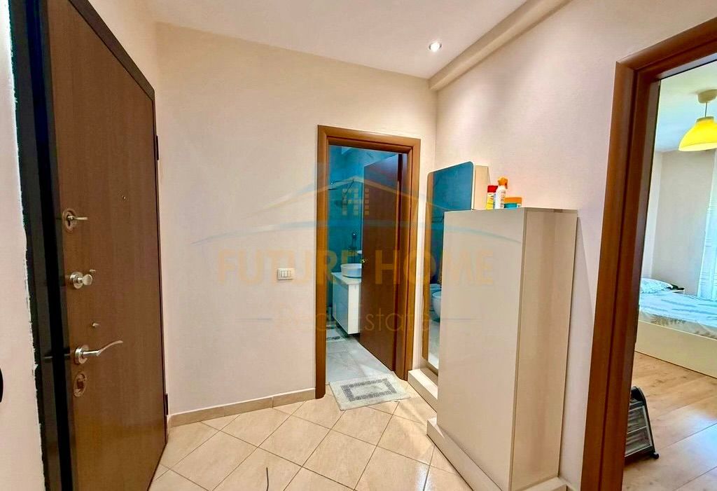 Shitet Apartament 1+1 + Post Parkimi | Unaza e Re, Tiranë