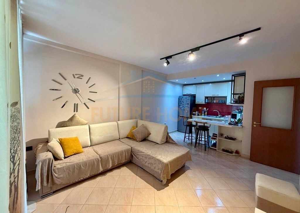 Shitet Apartament 1+1 + Post Parkimi | Unaza e Re, Tiranë