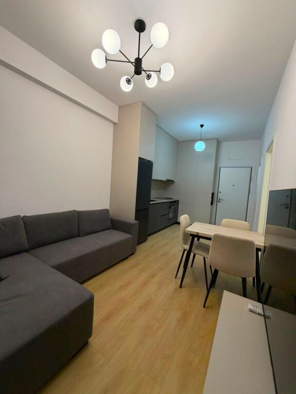 🏡 Appartamento 1+1 in affitto  📍 Posizione: Complesso Kadiu 🏢 Piano: 6, palazzo con ascensore  L'appartamento è adatto per abitare ed è situato in una zona con tutte le strutture necessarie nelle vicinanze.  💰 Prezzo: 45.000 lek/mese.  📞 Per maggiori informazioni o per organizzare una visita, contattare.