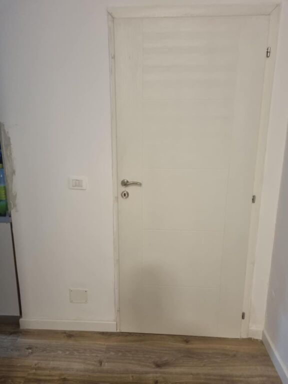 🏡 Shitet Apartament 1+1 – Fresk, pranë OXA  ✨ 57 m² neto / 60 m² bruto 🏢 Kati 2, pallat i ri 🛋️ I mobiluar ❄️ Me kondicioner ☀️ Ballkon me orientim Jug-Lindje 📜 Me hipotekë Nuk shitet me kredi  💶 Çmimi: 93,000 €