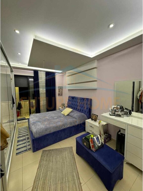 Shitet, Apartament 2+1+2, Unaza e Re.