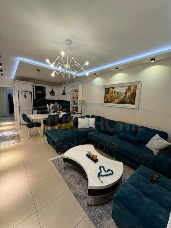 Shitet, Apartament 2+1+2, Unaza e Re.