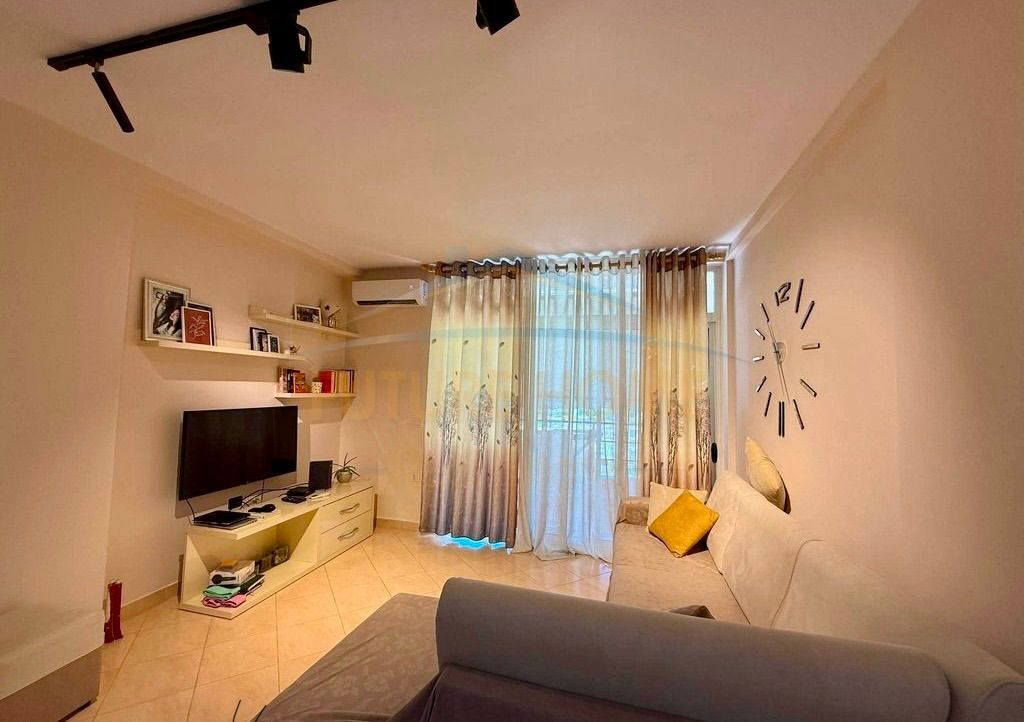 Shitet Apartament 1+1 + Post Parkimi | Unaza e Re, Tiranë
