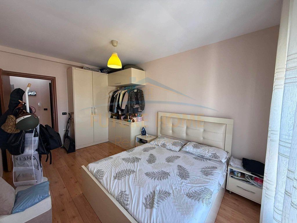 Shitet, Apartament 1+1+ Post Parkimi, Unaza e Re, Tirane