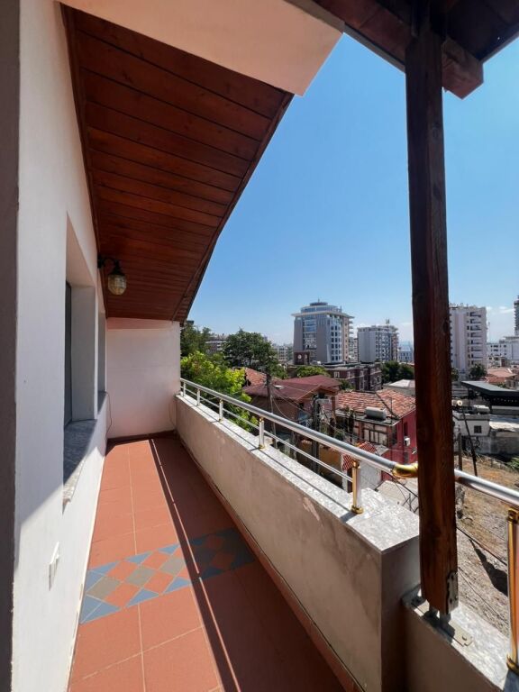 JEPET ME QERA APARTAMENT 2+1 PRANE AMFITEATRIT, DURRES