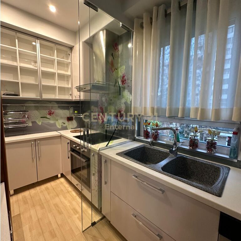 Apartament 3+1 per qira tek Rruga Sami Frasheri