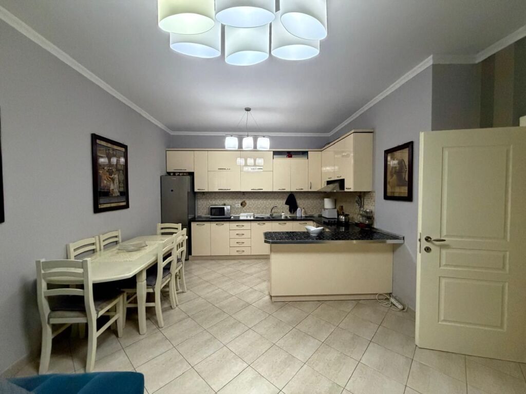 Shitet, Apartament 2+1, Liqeni i Thate, Tirane.
