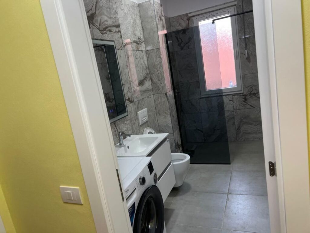 🏢Kamez,Rruga Osbe jepet me qera apartament 1+1,i mobiluar.37,000Leke